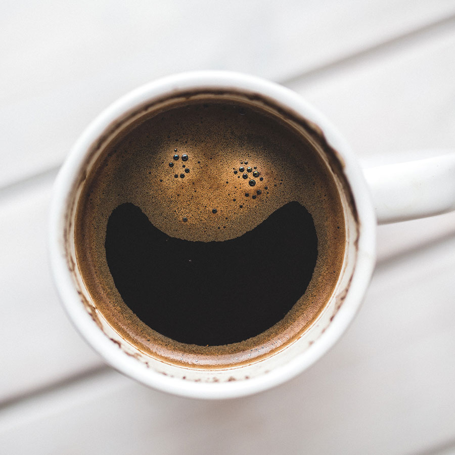 Kaffee mit einem Lächeln